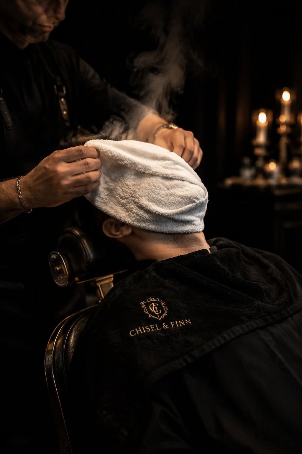 Ritual de toalla caliente en ALFA Barber Spa Club, Barranquilla